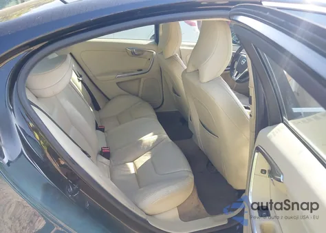 2012 Volvo S60 T5 z USA, uszkodzony, nr VIN YV1622FS4C2109850